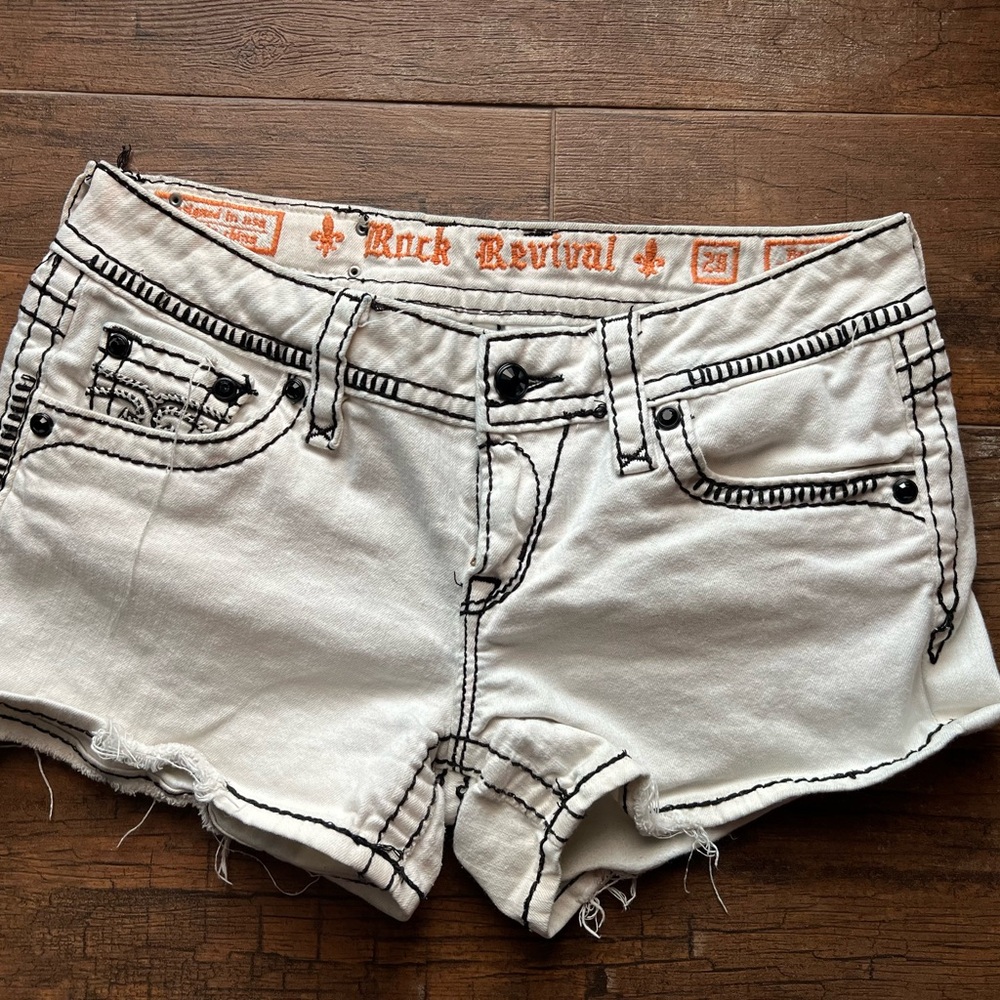 Cream colored Rock Revival, shorts with black stitching. Size 28
